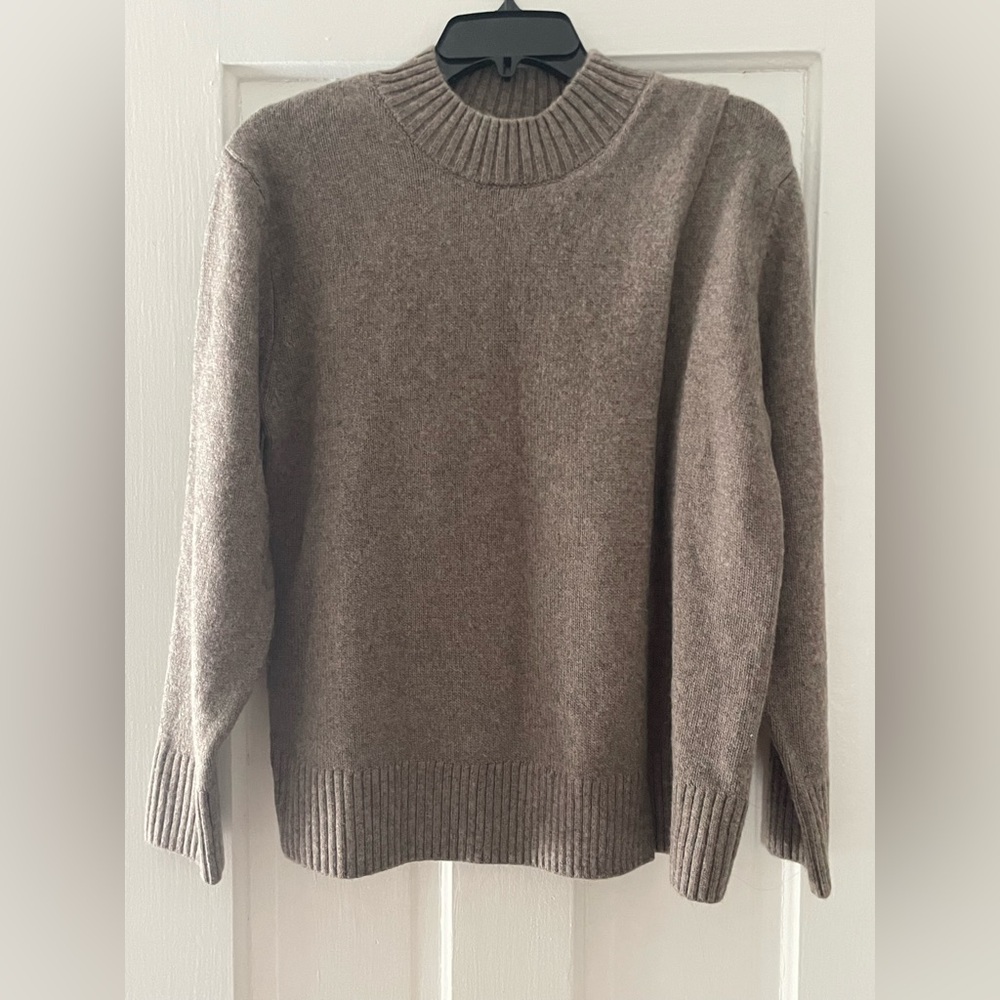 H&M Taupe Knit Maternity Sweater size medium EUC